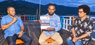 A Mother of 10 Children Writes an 800-Page Tok Pisin-Indonesian Dictionary