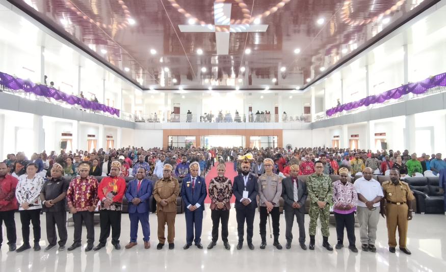 Deputy Governor of Central Papua and Regent of Puncak Open the IV GKII Region II Synod conference