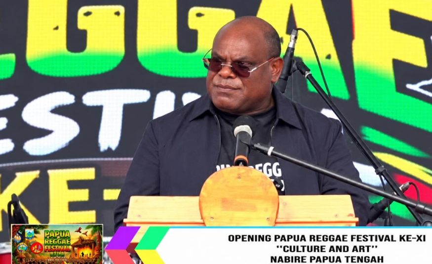 The Papua Reggae Festival was opened by the Governor and attended by 36 bands from all over Papua.